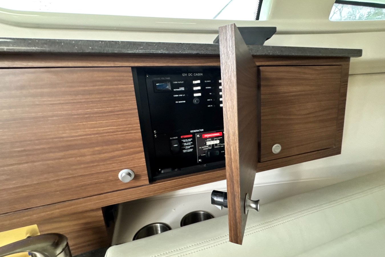 BOSTON WHALER 325 CONQUEST, photo 41