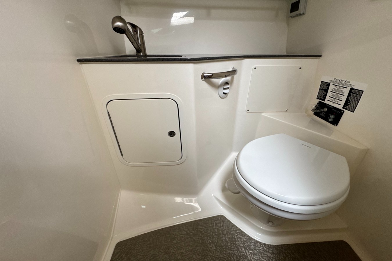 BOSTON WHALER 325 CONQUEST, photo 46