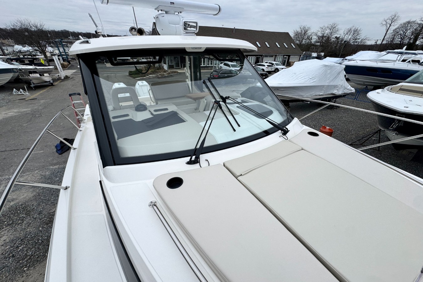 BOSTON WHALER 325 CONQUEST, photo 50