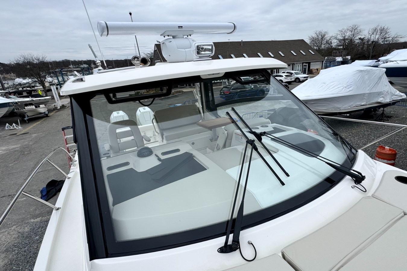 BOSTON WHALER 325 CONQUEST, photo 51