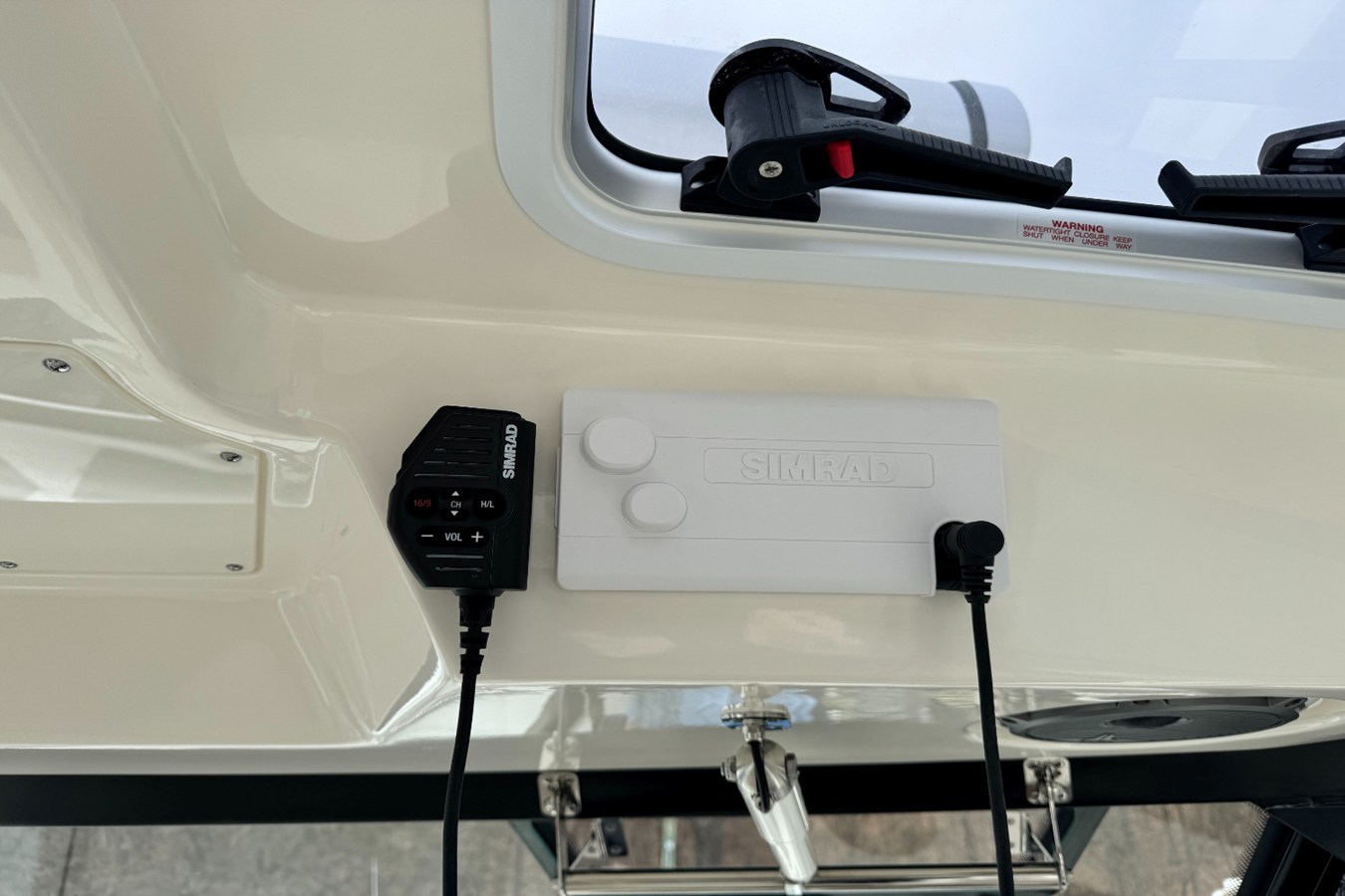 BOSTON WHALER 325 CONQUEST, photo 54