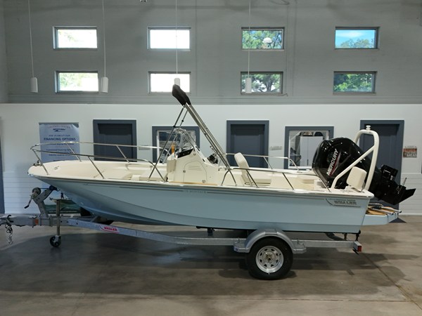BOSTON WHALER 170 MONTAUK — 2027 Boston Whaler 170 Montauk