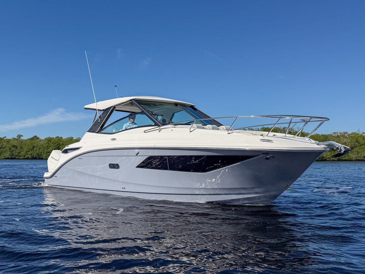 Sea Ray Sundancer 320 Outboard — 2027 Sea Ray Sundancer 320 Outboard — photo 2