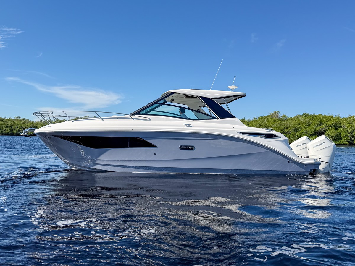Sea Ray Sundancer 320 Outboard — 2027 Sea Ray Sundancer 320 Outboard — photo 5