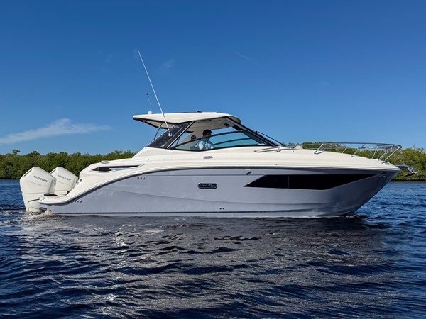 SEA RAY SUNDANCER 320 OUTBOARD — 2027 Sea Ray Sundancer 320 Outboard