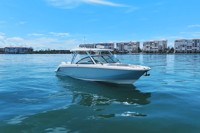 BOSTON WHALER 320 VANTAGE — 2020 Boston Whaler 320 Vantage