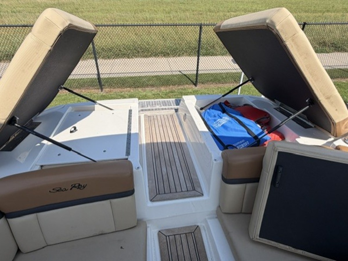 Sea Ray 270 SLX — 2014 Sea Ray 270 SLX — photo 5