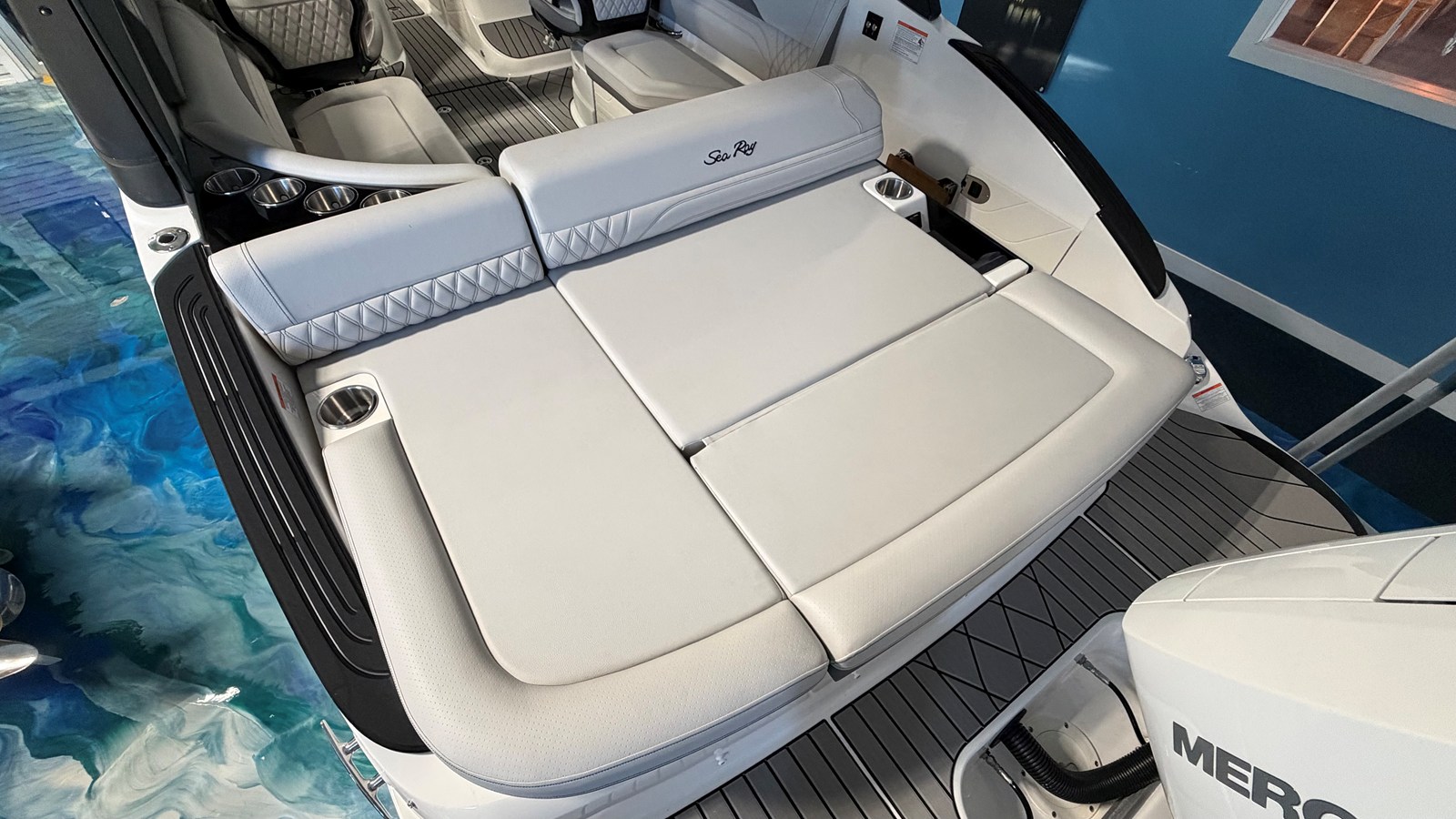 Sea Ray SLX 260 Outboard — 2026 Sea Ray SLX 260 Outboard — photo 3