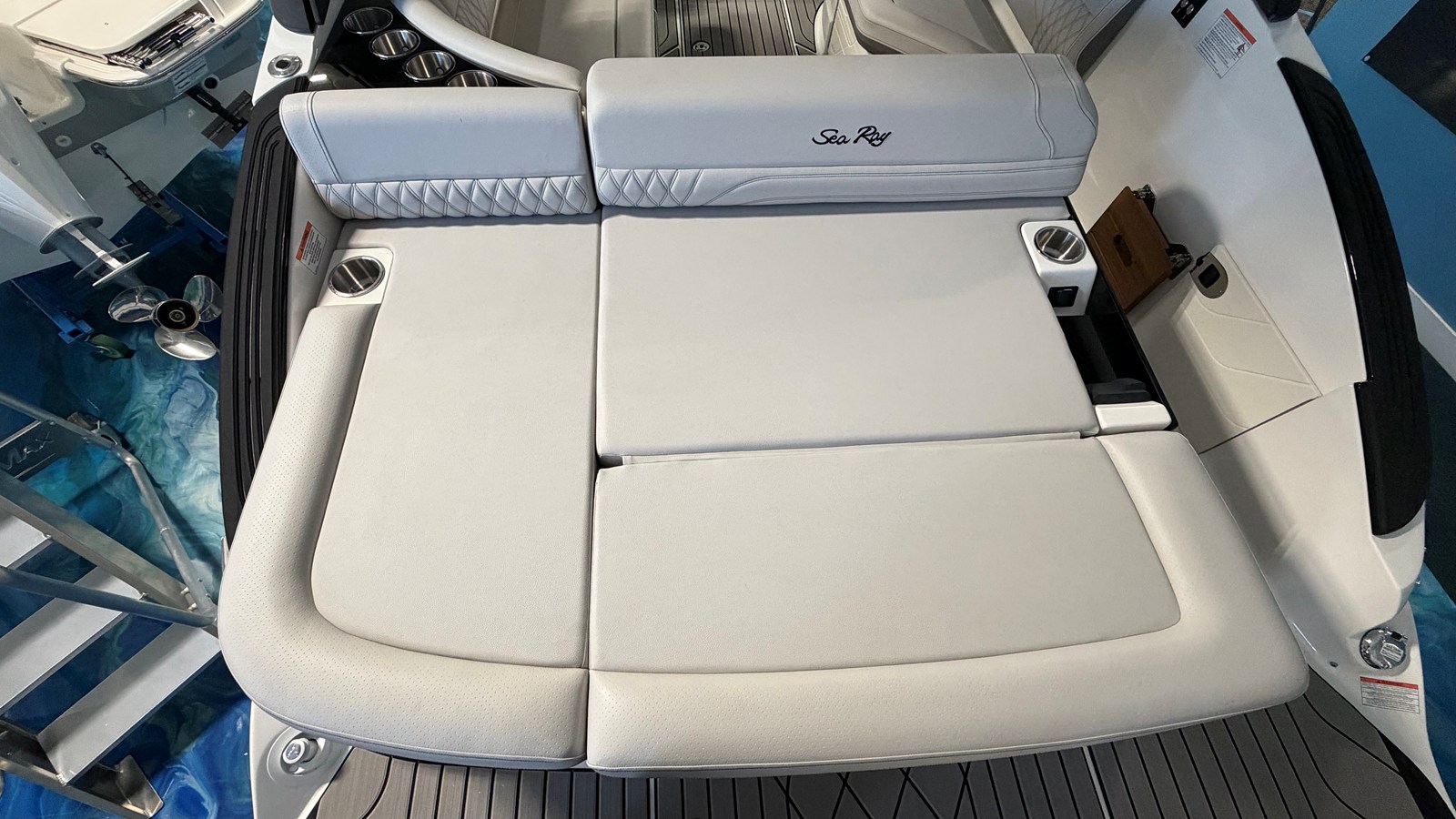 Sea Ray SLX 260 Outboard — 2026 Sea Ray SLX 260 Outboard — photo 4