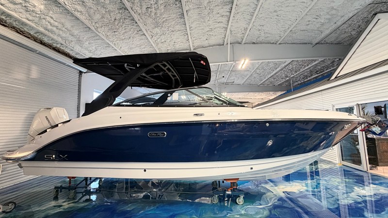 SEA RAY SLX 260 OUTBOARD — 2026 Sea Ray SLX 260 Outboard