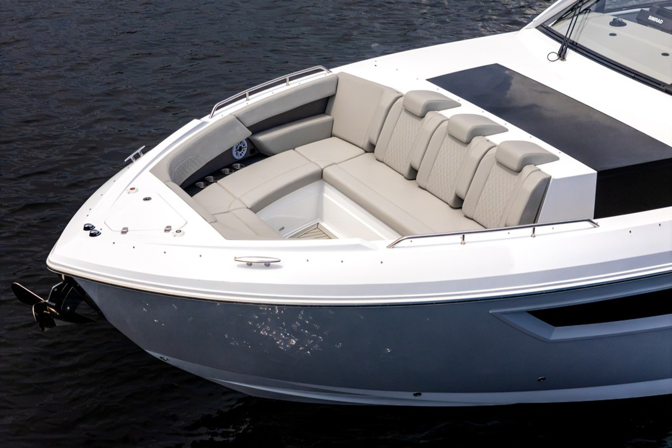 Cruisers Yachts 50 GLS OB — 2026 Cruisers Yachts 50 GLS OB — fotoğraf 3