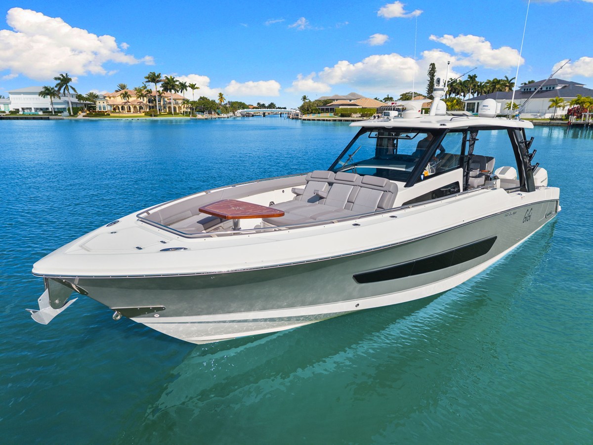 Boston Whaler 420 OUTRAGE — 2023 Boston Whaler 420 Outrage — photo 3