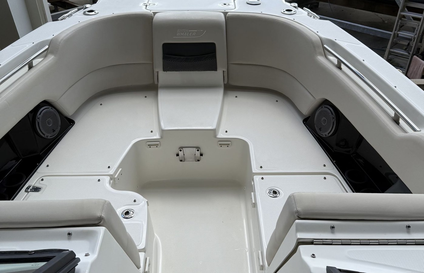 Boston Whaler 270 VANTAGE — 2016 Boston Whaler 270 Vantage — photo 3