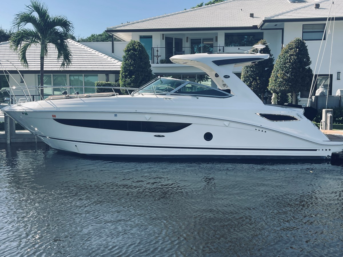 Sea Ray 350 SUNDANCER — 2017 Sea Ray 350 Sundancer — photo 5