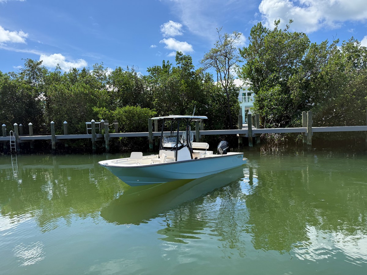 Boston Whaler 210 Montauk — 2027 Boston Whaler 210 Montauk — photo 3