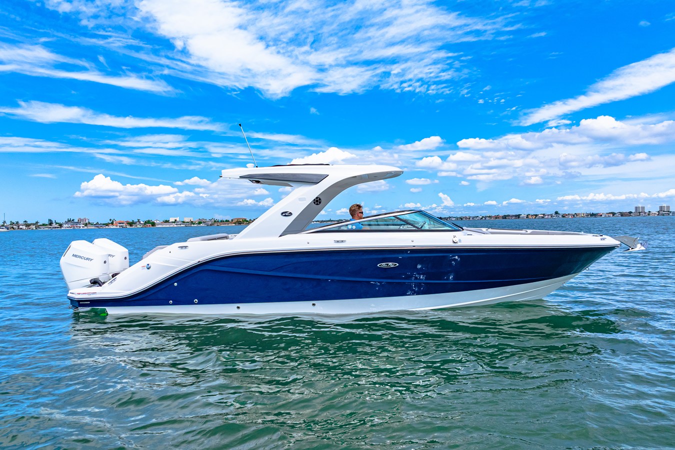 Sea Ray SLX 310 Outboard — 2026 Sea Ray SLX 310 Outboard — photo 2