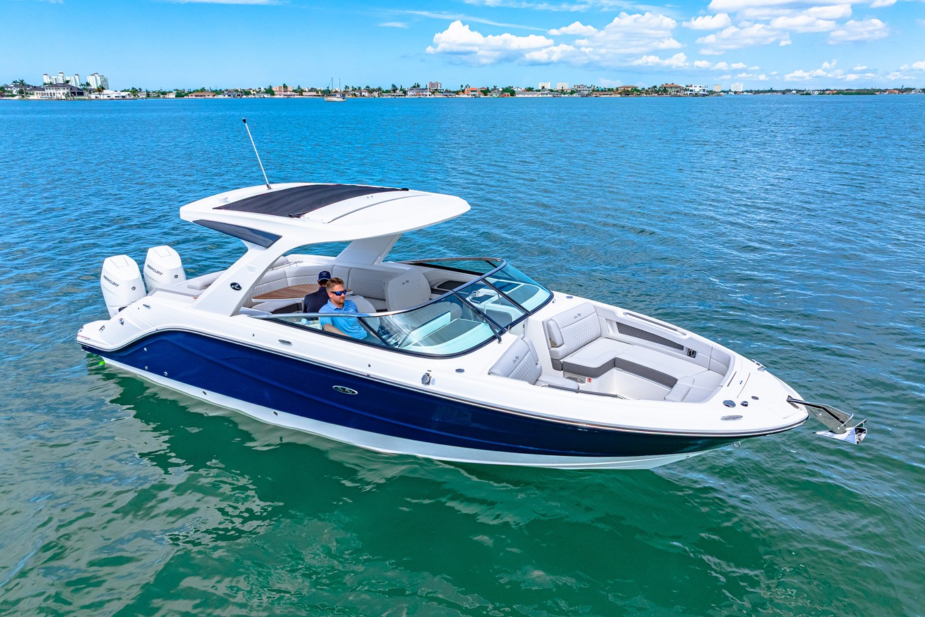 Sea Ray SLX 310 Outboard — 2026 Sea Ray SLX 310 Outboard — photo 3