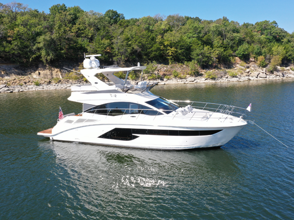 SEA RAY FLY 520