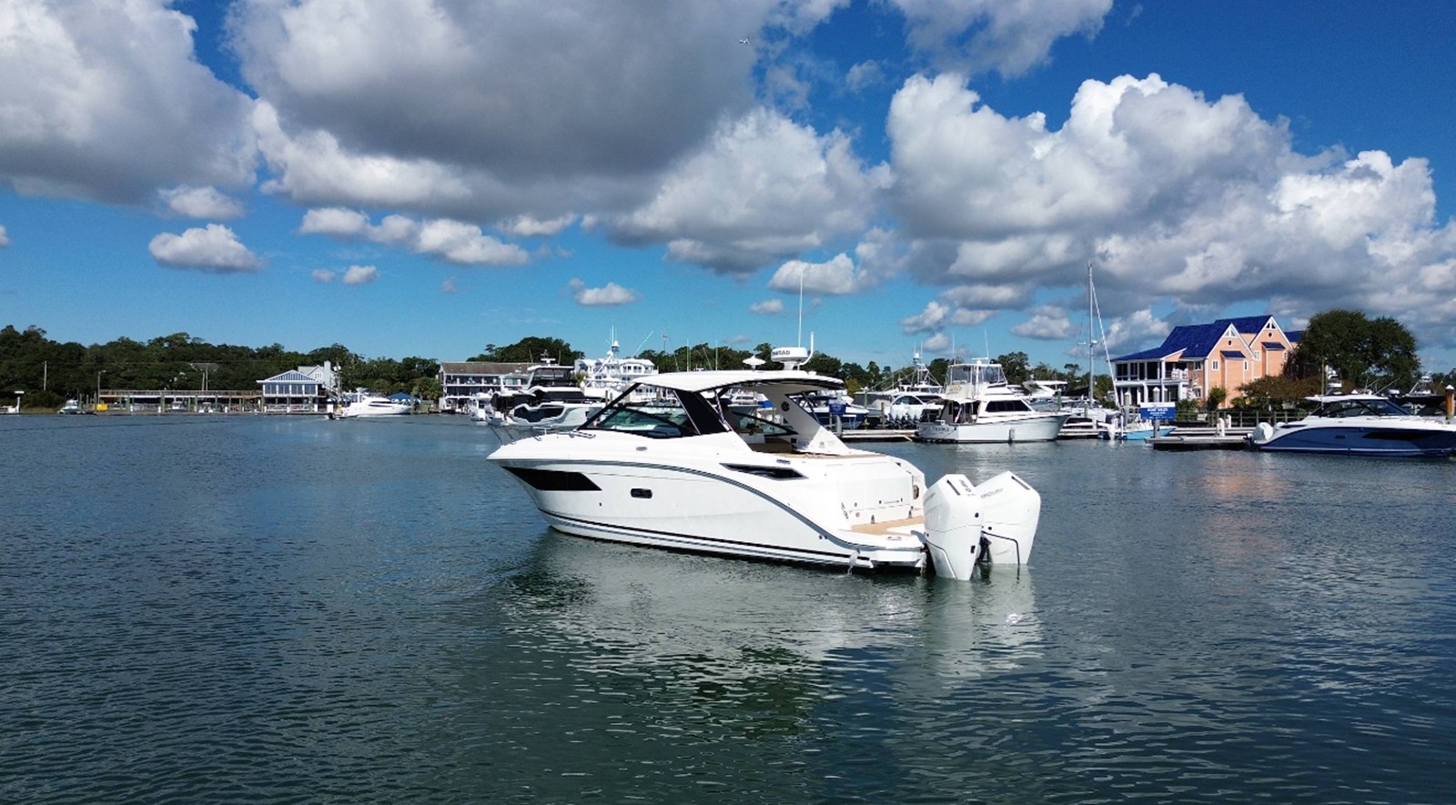 Sea Ray Sundancer 320 Outboard — 2025 Sea Ray Sundancer 320 Outboard — photo 2