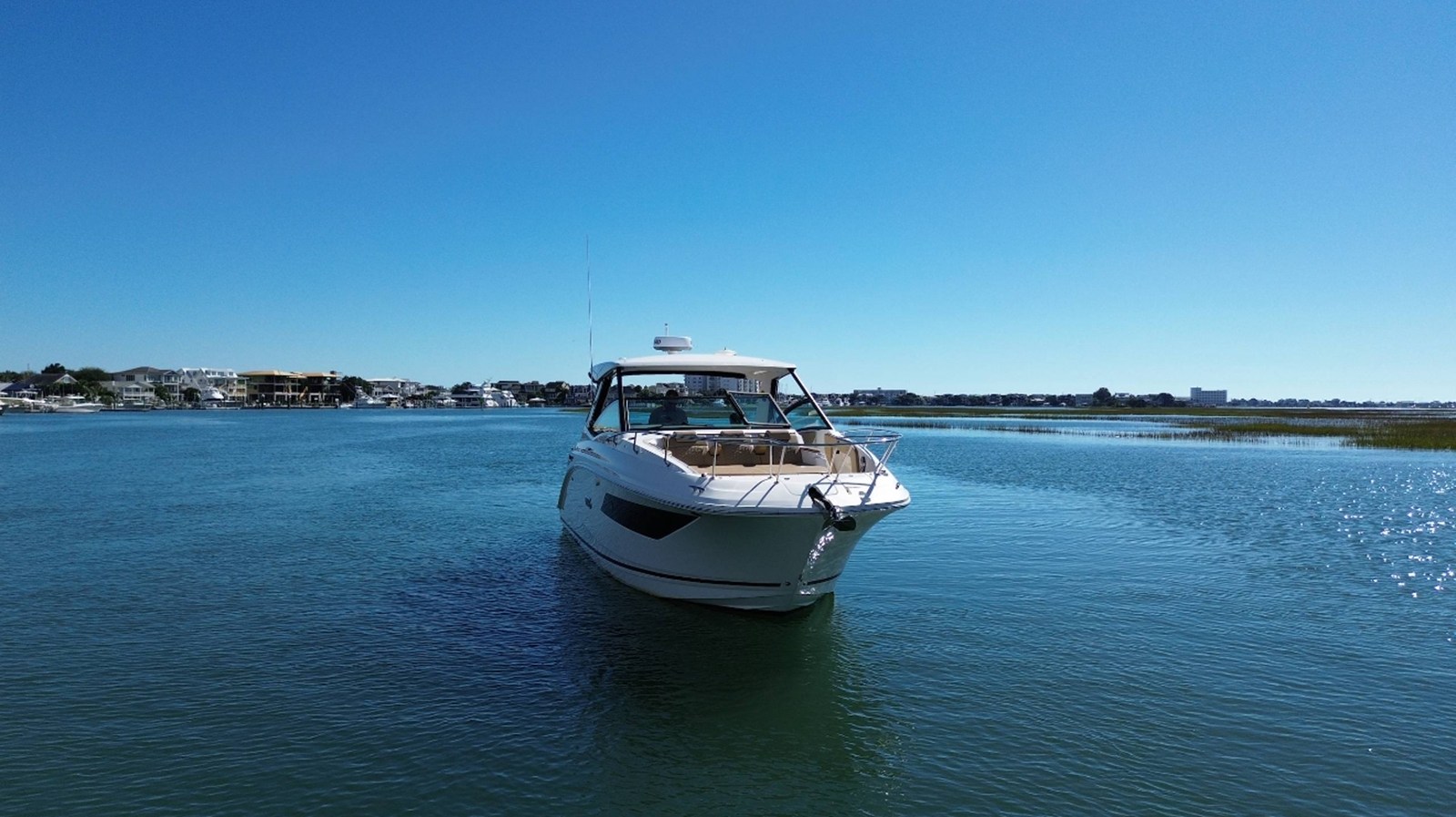 Sea Ray Sundancer 320 Outboard — 2025 Sea Ray Sundancer 320 Outboard — photo 5