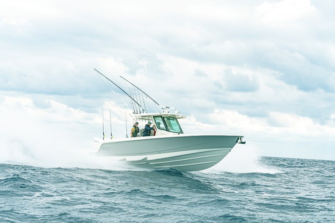 BOSTON WHALER 330 OUTRAGE — 2027 Boston Whaler 330 Outrage