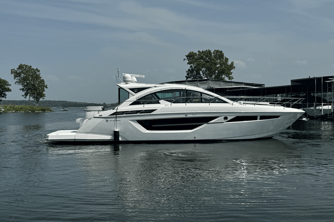 CRUISERS YACHTS 50 CANTIUS
