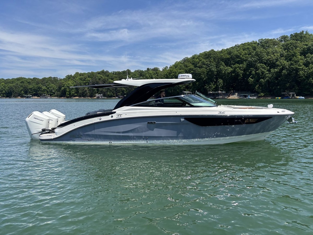 Sea Ray SLX 360 OUTBOARD — 2026 Sea Ray SLX 360 Outboard