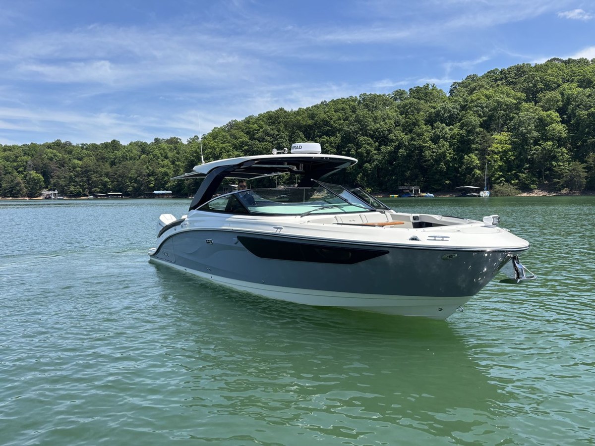 Sea Ray SLX 360 OUTBOARD — 2026 Sea Ray SLX 360 Outboard — photo 2