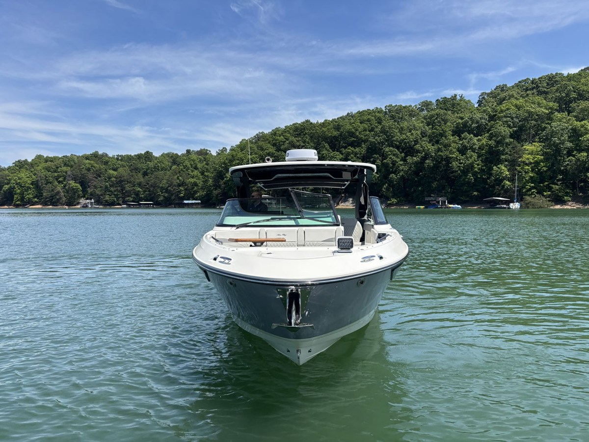 Sea Ray SLX 360 OUTBOARD — 2026 Sea Ray SLX 360 Outboard — photo 3