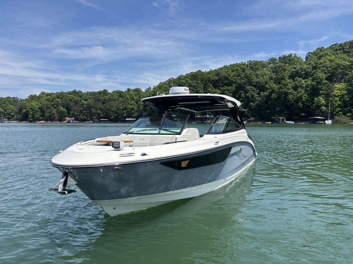 Sea Ray SLX 360 OUTBOARD — 2026 Sea Ray SLX 360 Outboard — photo 4