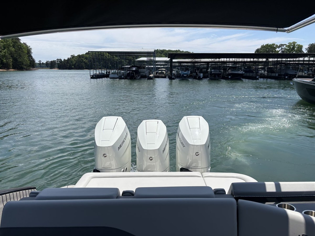 Sea Ray SLX 360 OUTBOARD — 2026 Sea Ray SLX 360 Outboard — photo 5