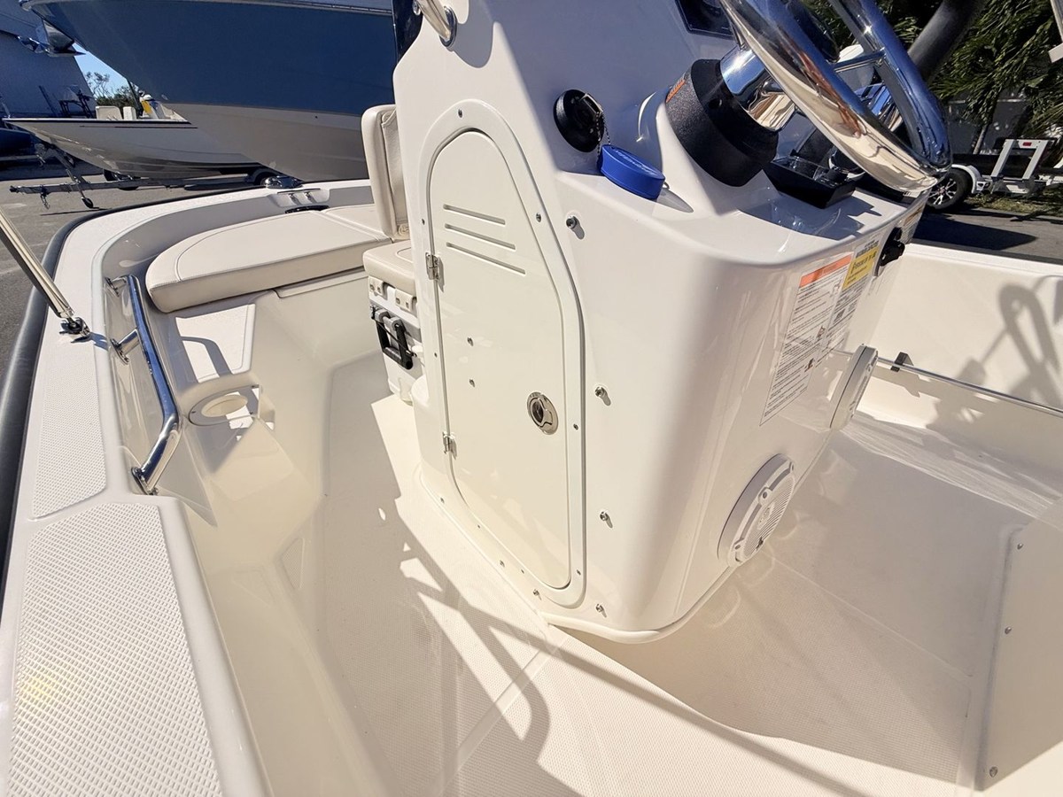 BOSTON WHALER 150 MONTAUK, photo 25
