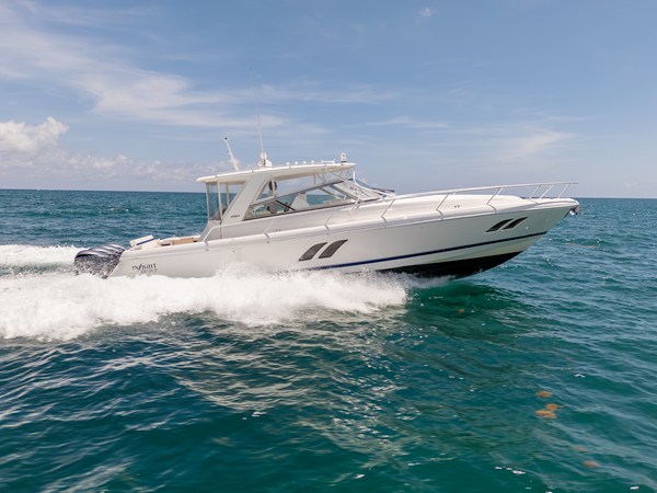 INTREPID 475 SPORT YACHT