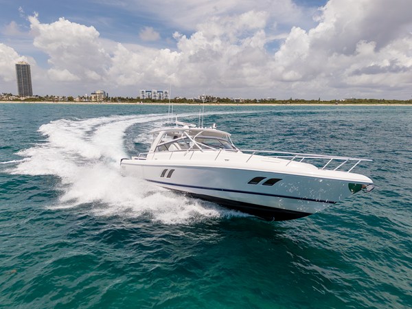 2018 Intrepid 475 SPORT YACHT 2