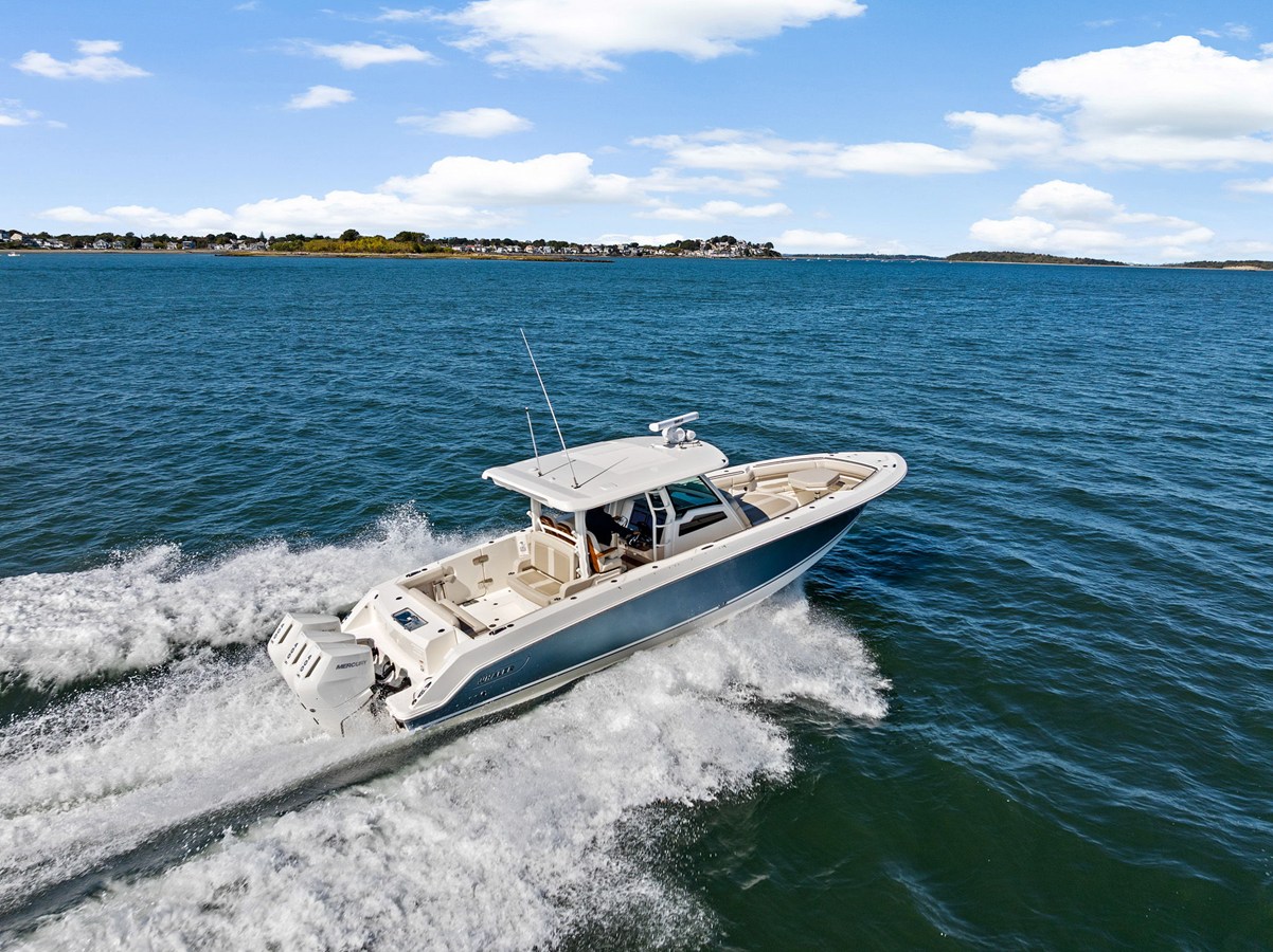 Boston Whaler 380 Outrage — 2024 Boston Whaler 380 Outrage — photo 3