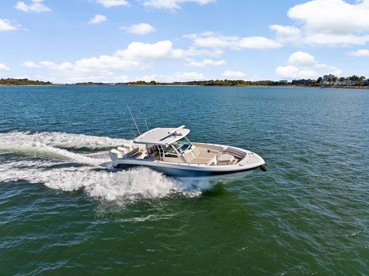 Boston Whaler 380 Outrage — 2024 Boston Whaler 380 Outrage — photo 4