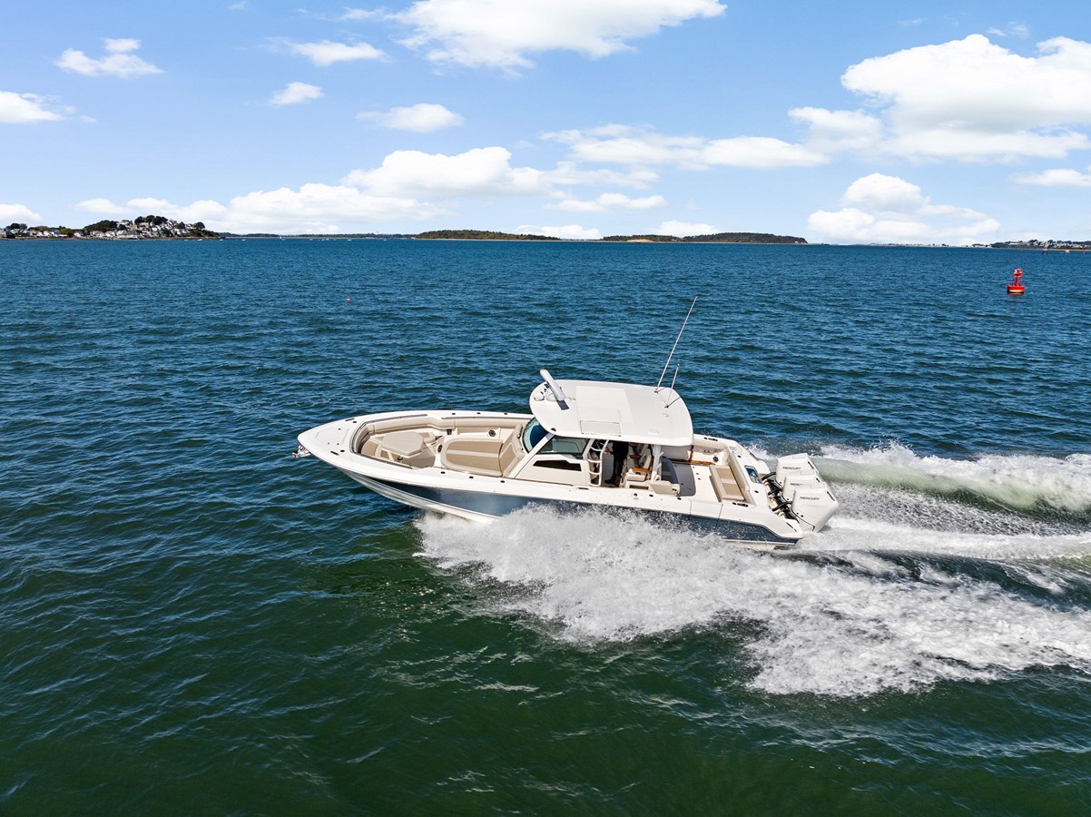 Boston Whaler 380 Outrage — 2024 Boston Whaler 380 Outrage — photo 5