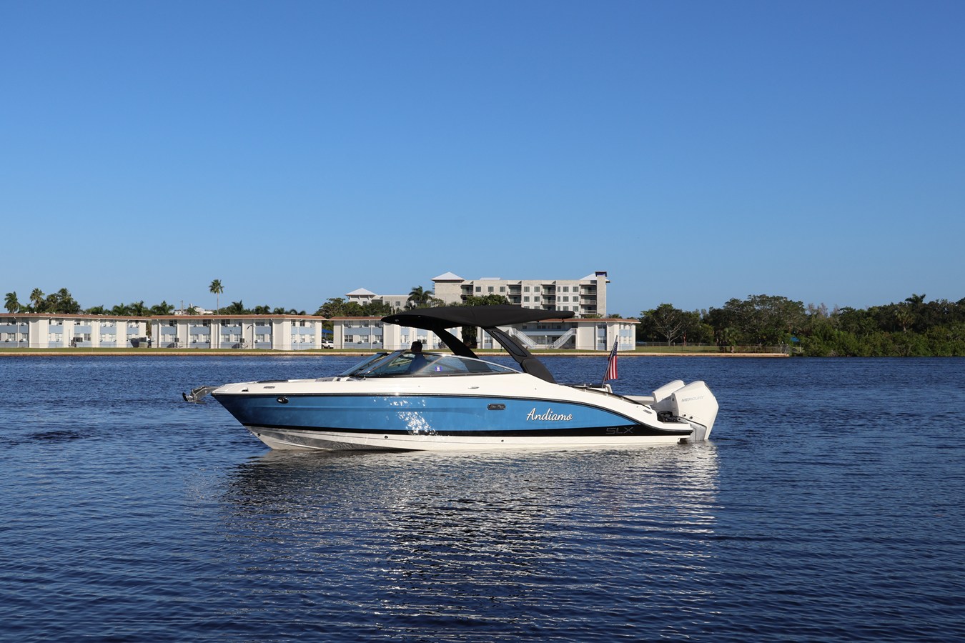 Sea Ray 280 SLX OUTBOARD — 2024 Sea Ray 280 SLX Outboard — photo 2