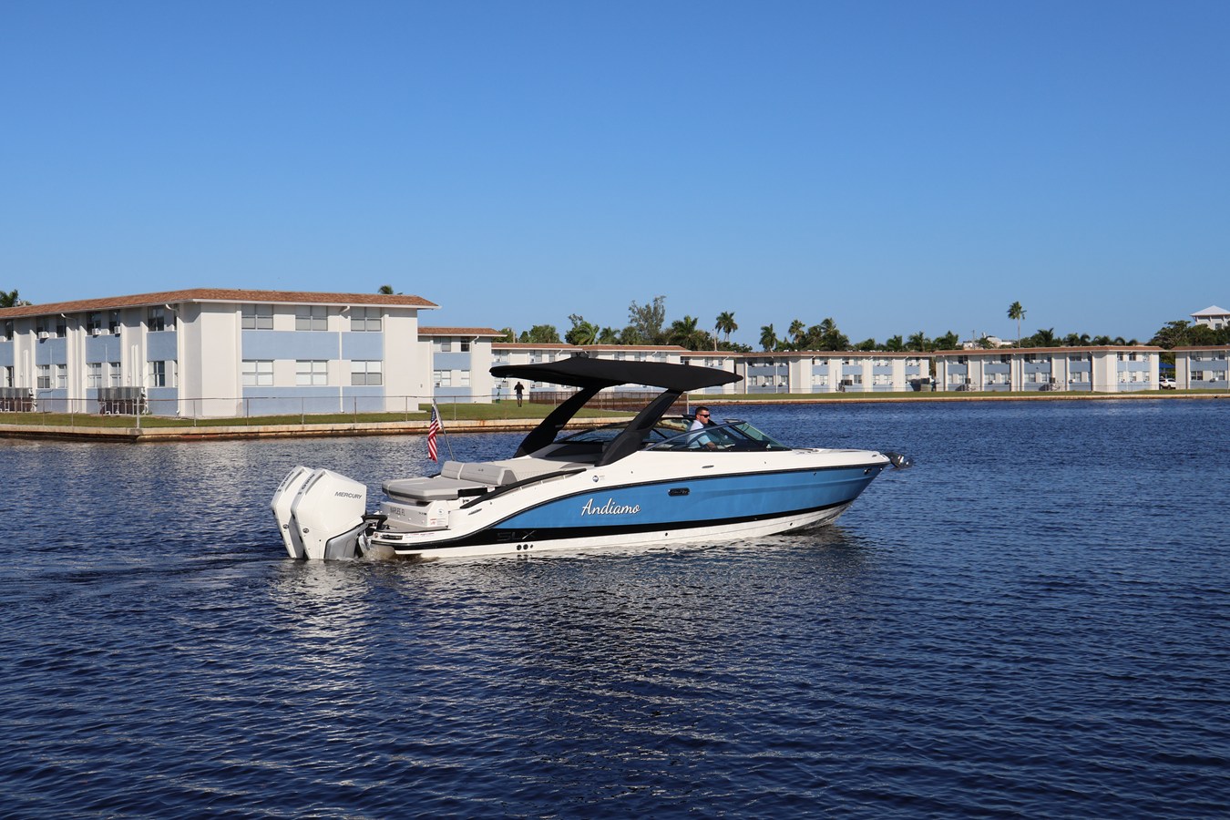 Sea Ray 280 SLX OUTBOARD — 2024 Sea Ray 280 SLX Outboard — photo 3