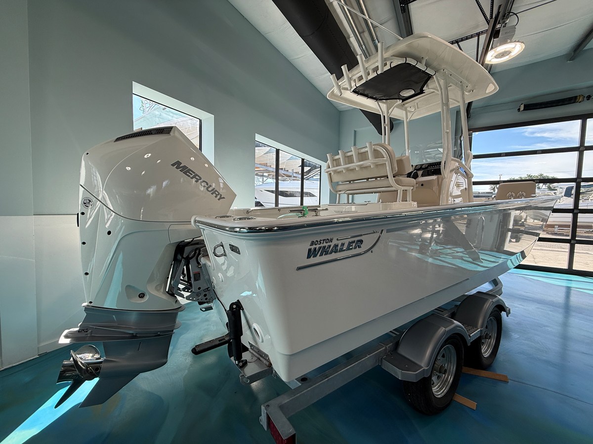 Boston Whaler 210 Montauk — 2027 Boston Whaler 210 Montauk — photo 2