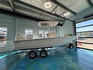BOSTON WHALER 210 MONTAUK