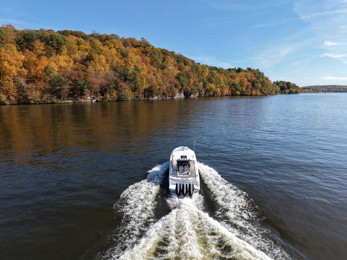 BOSTON WHALER 360 OUTRAGE, photo 9