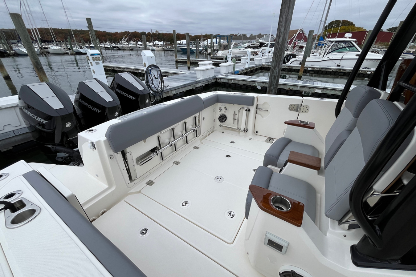 BOSTON WHALER 360 OUTRAGE, photo 29