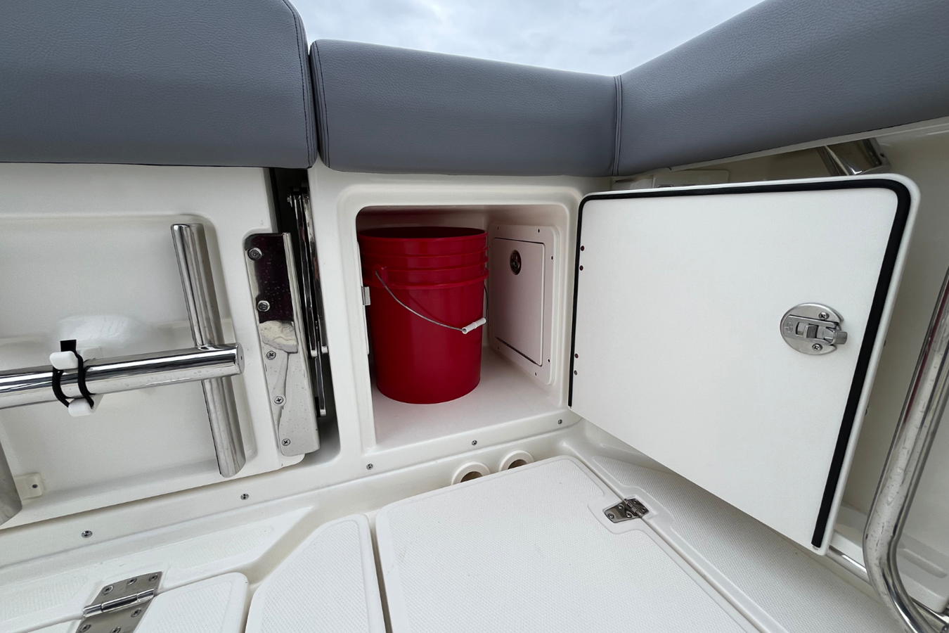 BOSTON WHALER 360 OUTRAGE, photo 35