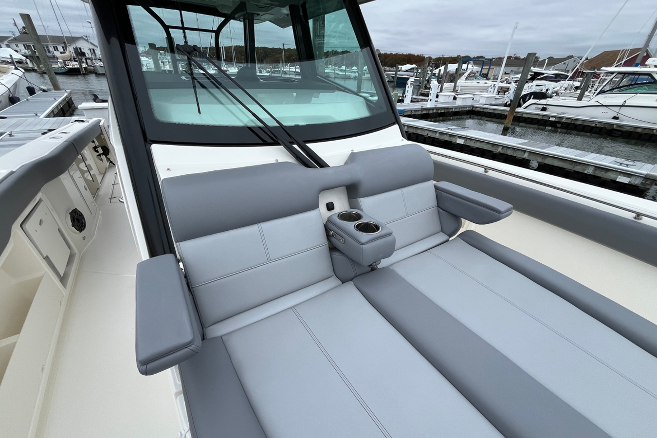 BOSTON WHALER 360 OUTRAGE, photo 42