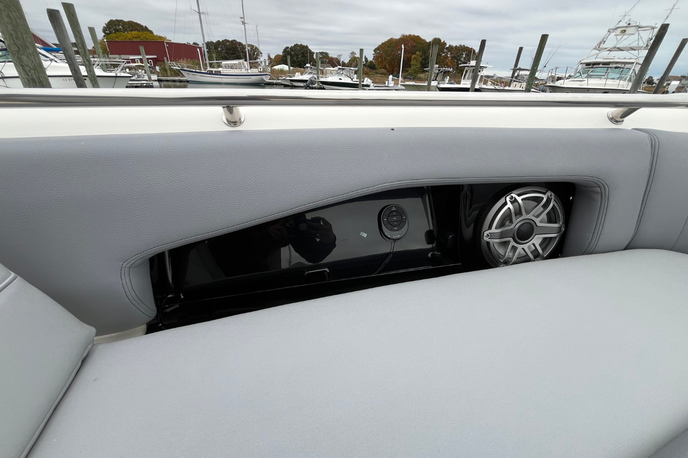 BOSTON WHALER 360 OUTRAGE, photo 44