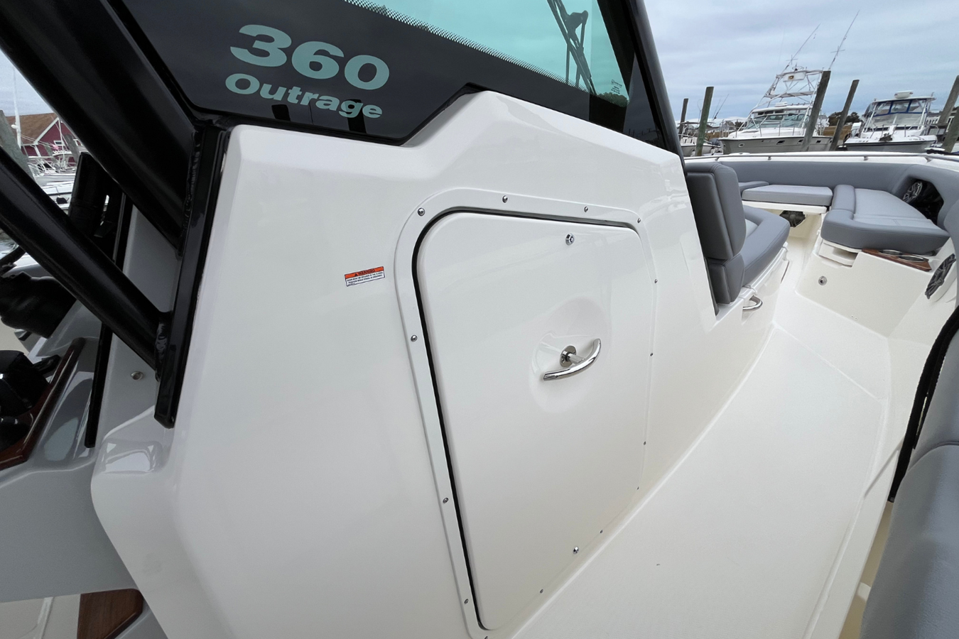 BOSTON WHALER 360 OUTRAGE, photo 49