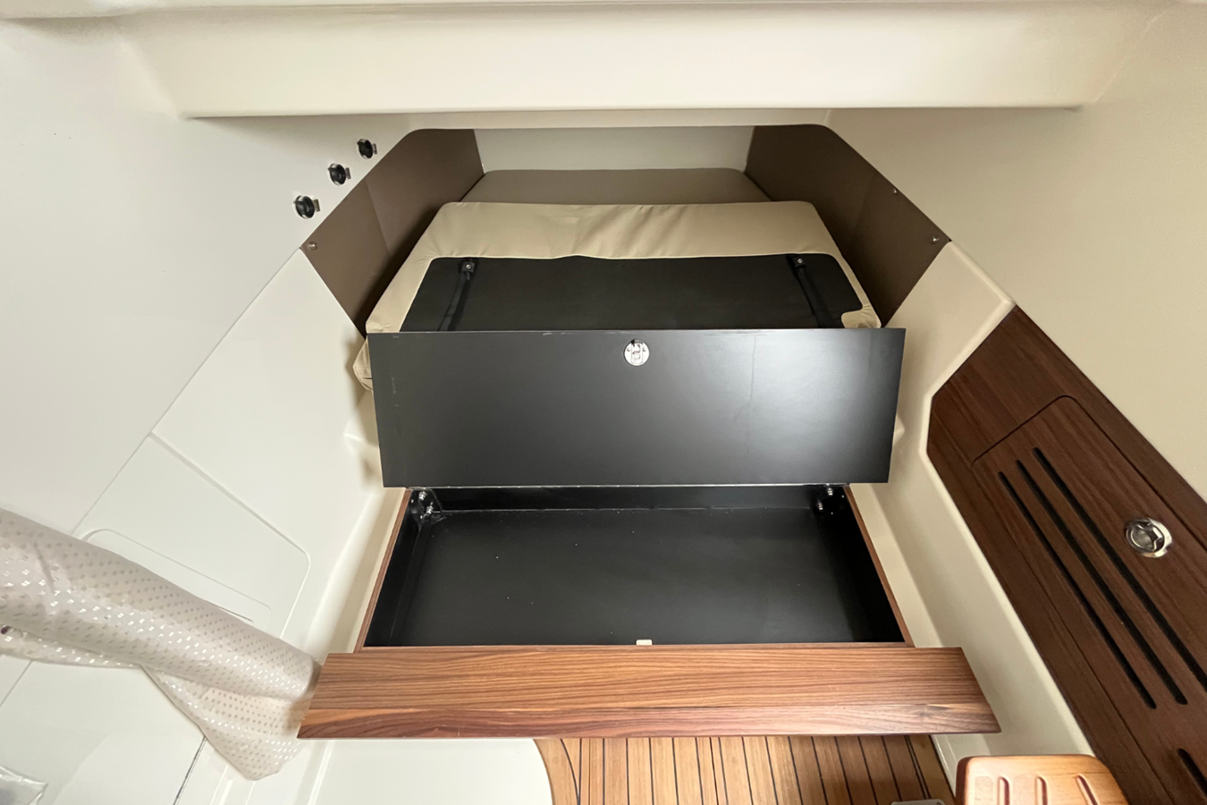 BOSTON WHALER 360 OUTRAGE, photo 52