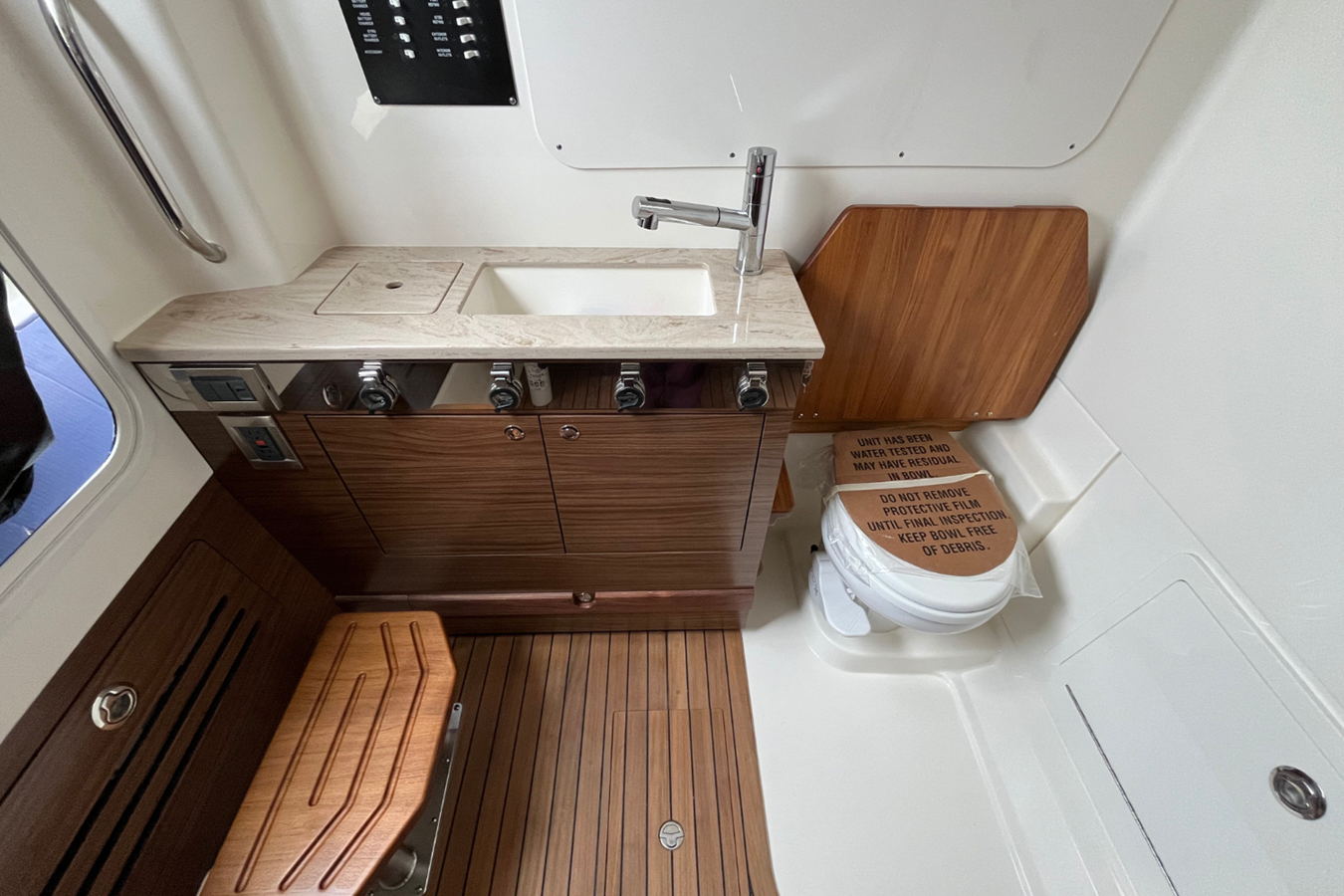 BOSTON WHALER 360 OUTRAGE, photo 54