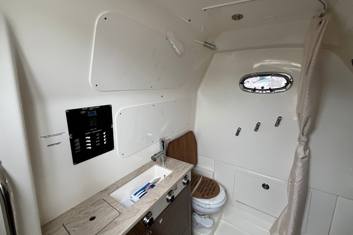 BOSTON WHALER 360 OUTRAGE, photo 56